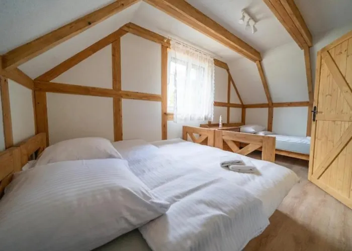 Nr 48 W Kaszubskiej Wenecji Na Gwizdowce W Zalakowie Przy Lesie, Jeziorze *